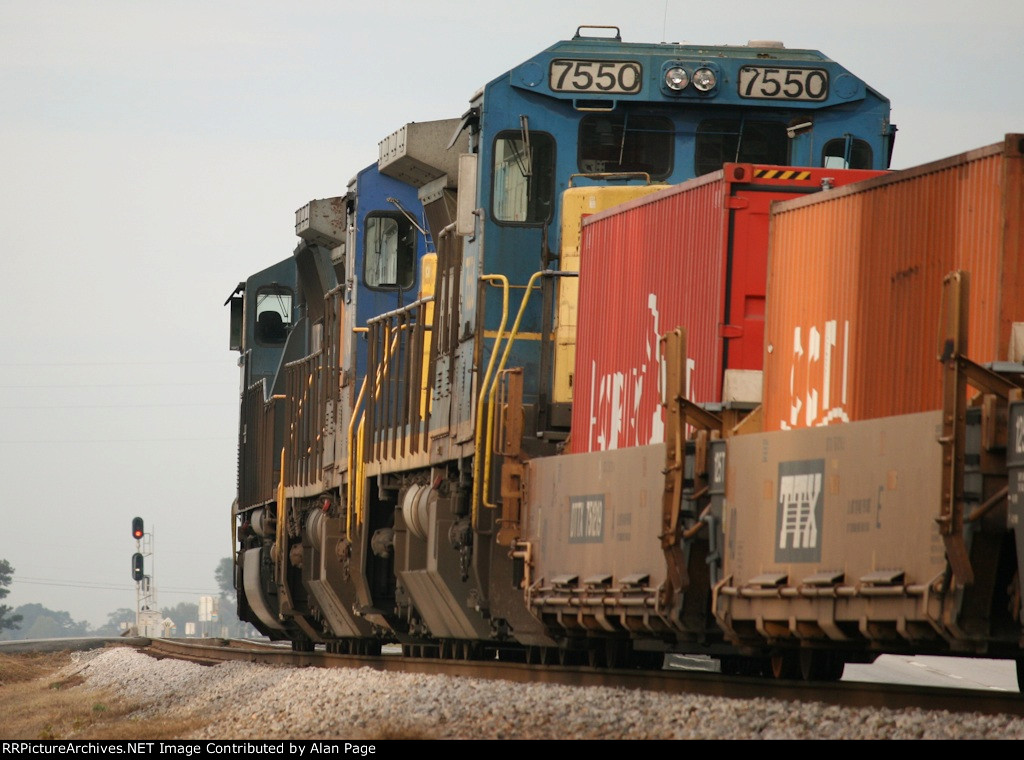 CSX C40-8 7550 runs third